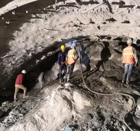 威信隧道拱顶带模注浆料，微膨胀注浆料的特点及施工工艺